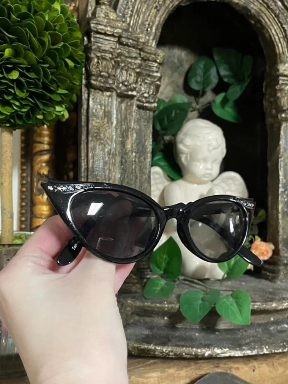 Black Cat-Eye Women's Sunglasses - Classic Stylish Shades